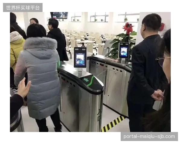 人脸识别闸机的平均通行效率已提升至45人-分钟，极大缓解了赛前大规模人流入场压力